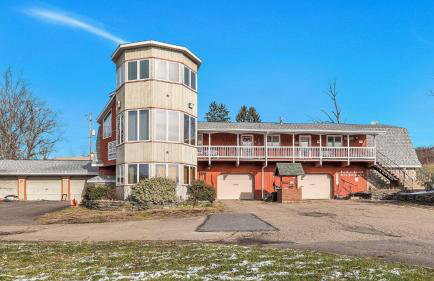 Clarks Summit Gem w/ Private Yard & Parking - Foto 2