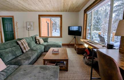 Cozy Wolfcamp Chalet with Hot Tub, Views with Fast Wifi - Foto 3