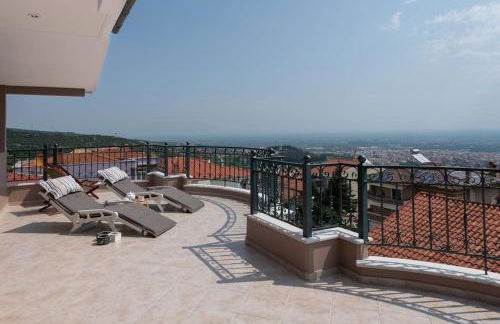 Amazing view with huge balcony - Photo 37