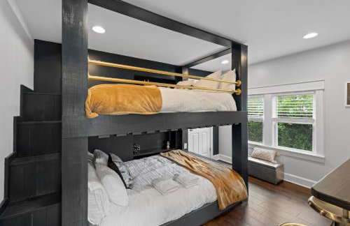 Space Cowboy - Huge yard, Firepit, close2downtown - Foto 6