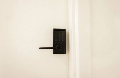 Above The Roots - Stylish 1BD on the Square - Foto 33