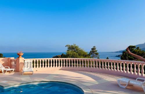 Panoramic Sea View Villa in private residence with pool - Photo 51