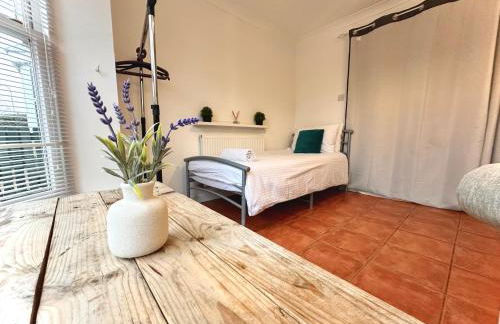 EasyRest Spalding - 6 Beds & Free Parking - Central & Quiet Location - Entire Spacious House - Foto 11