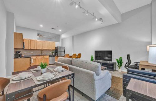 Stylish Condo • Walk to Theaters • Parking - Foto 7