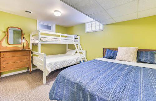 Walk to Lake Huron Beaches Home with Fire Pit! - Foto 23