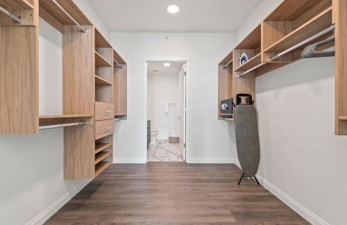 Lux Apts with Lake Views and Top Amenities - Foto 45