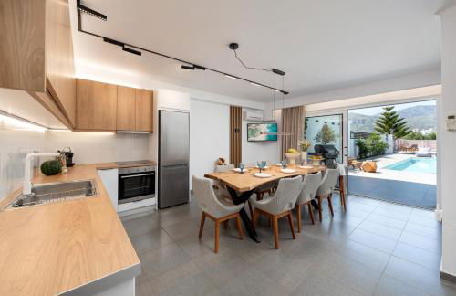 Hypnosis Beachside Villa with Private Heated Pool - Photo 25