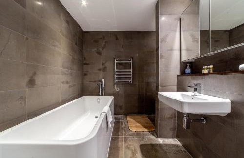 Charming 3BR Shoreditch Duplex Loft with Balconies - Foto 35