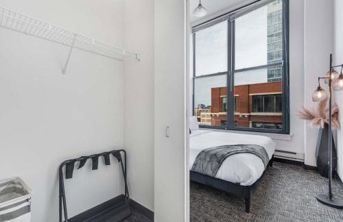 West Loop - City Views With In & Out Parking 2 - Photo 34