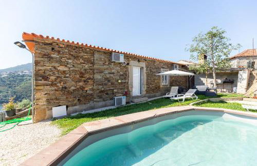 Casa das Dognas with Private Pool & Garden - Castelo de Paiva, by Hopstays - Foto 1