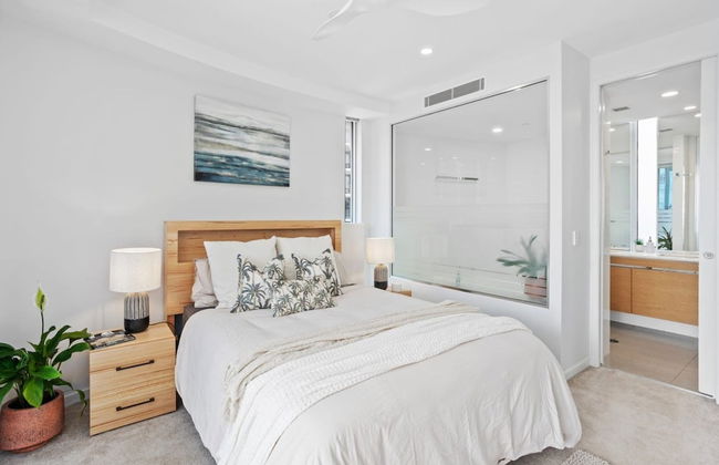 Luxury Beachfront Stay in Kirra - Photo 6