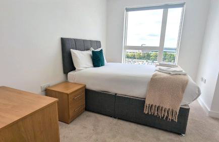 Grand Exchange near Ascot 2 bed with Parking - Photo 12