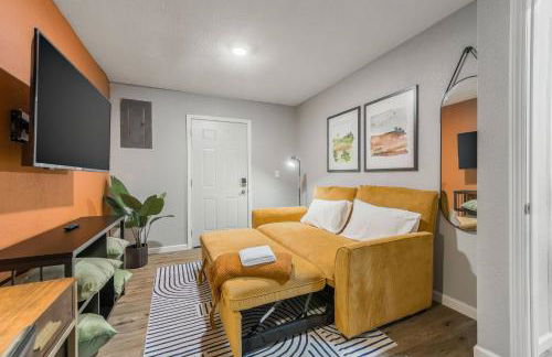 Mid century APT, KING bed + desk - Foto 7