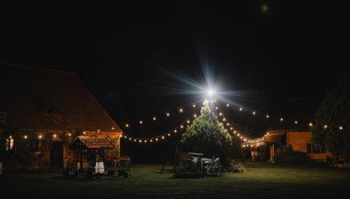 Apartament w XIX-wiecznym Spichlerzu nad Jeziorem z dostępem do parku i widokiem na Dworek Modrzewiowy z 1823 roku - Foto 4