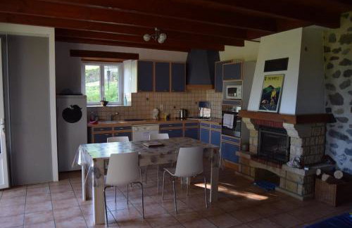Gîte 4 personnes dans le Cantal Animaux bienvenus - Foto 3
