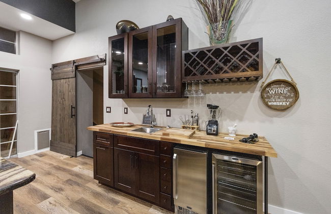 New Luxury Prescott Lynx B B 4k ft2 Sleeps 22 - Photo 5