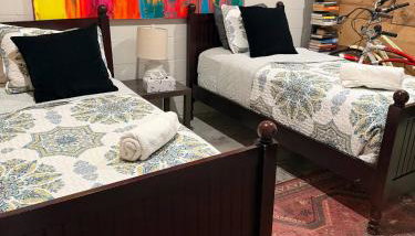 Centrally Located SOHO Retreat Walk to UT & Dining - Foto 2, Other