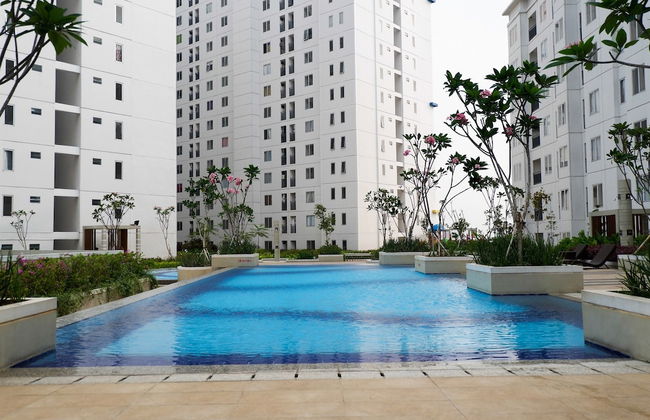 Simply 2BR with Pool View Bassura City Apartment - Foto 1