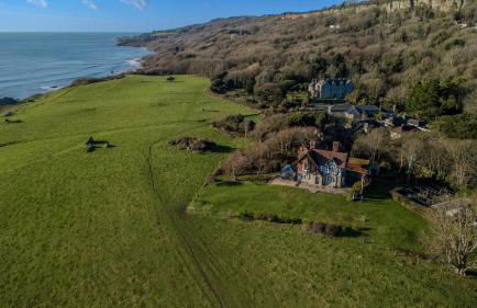 Inglewood - Historic retreat with incredible sea views - Photo 2