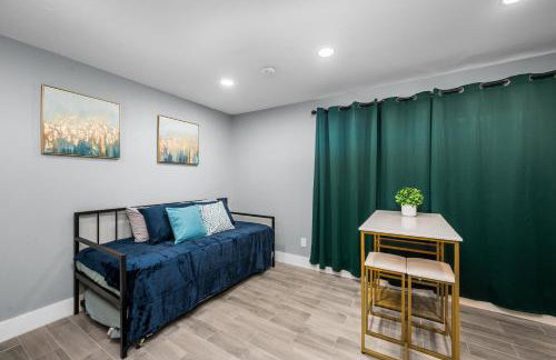 Chic & Cozy Montrose Apt with Pool & Parking - Foto 4