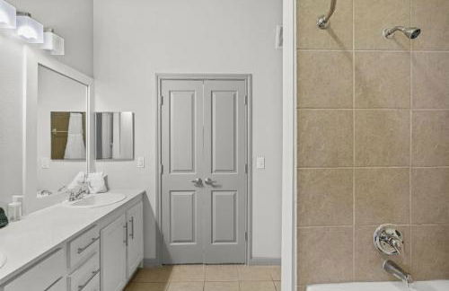 Austin Luxury 2BR 2B with Pool & FREE Parking - Foto 17