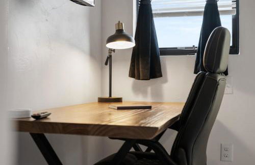 PFR Suites - Highland, 3BR 2BA Shadyside Condo, Penthouse Unit, 2 Decks, Off-Street Parking, 4th Floor Walkup - Foto 12