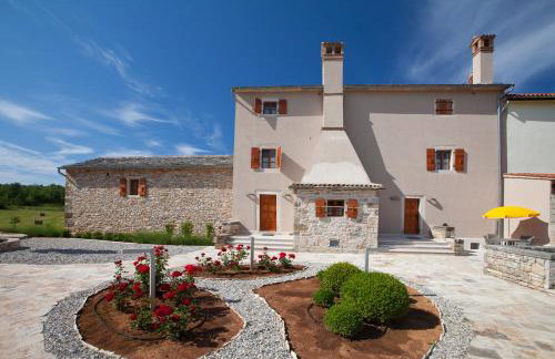 Villa Poropati, Grožnjan, Istria - Luxury Countryside Estate for up to 19 persons - Large pool of 80m2 with kids section - Foto 31