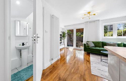 4 Bedroom House by Homestyles Hosts - Short Lets and Serviced Accommodation Islington - Private En-Suite - Foto 16