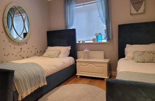 Three Bedroom Apartment by Beautiful Park - Photo 39