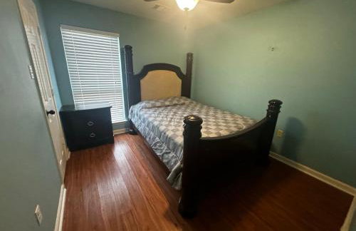 4BR 2BA Family Home On a Lake - Foto 31
