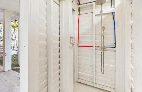 Mins to Casino & Beach Fire Pit Large Yard Decks - Foto 28