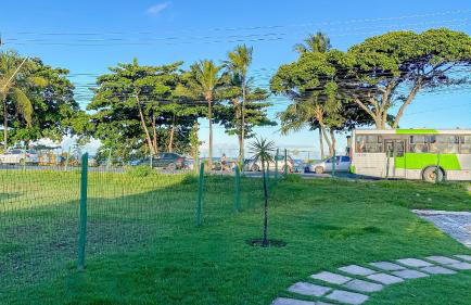 Aptos em condominio frente mar na praia de Taperapuã, atravessou a rua está na praia, aptos com 2 quartos com ar condicionado, internet privativa 300MBPS, 1 vaga de garagem, acomodam até 6 pessoas - Foto 7