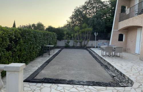 Rez de villa , beau jardin avec piscine - Foto 6