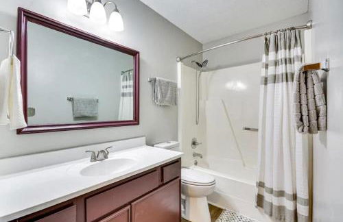 Quiet 2 Bedroom Condo In Greensboro - Photo 17