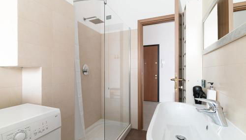GuestHost - Milano Bright Apartment with parking - Foto 5, Shower