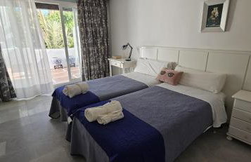 Bonito piso con jardines y piscina - Foto 6