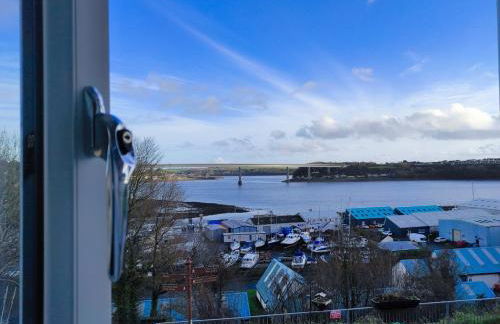 Station Cottage - Gorgeous property with breathtaking views of Neyland Waterway - Photo 21