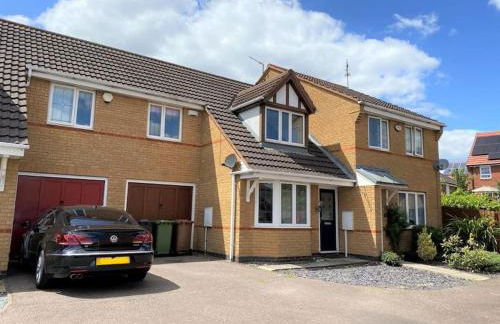 Charming Home in Wellingborough - Photo 1