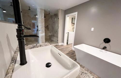 Lux Private Home - Pool, Billiards, 8 Smart TVs, Board Games, Cotton Bedding - The Stone Sanctuary at McCullough Hills Trailhead - Foto 43