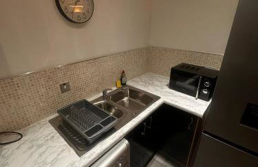 Spacious City Centre 2-Bedroom Apartment by StaySavvy Accommodation - Foto 60