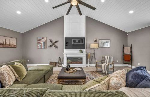 Swim and Relax In our Pool and Hot Tub and Recently Renovated - Photo 2