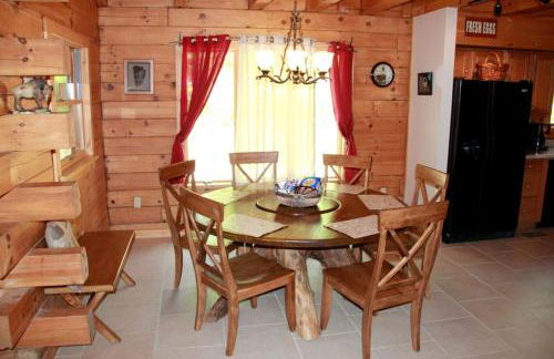 Deluxe Log Cabin with a Hot Tub in the Smoky Mountains of North Carolina - Foto 5