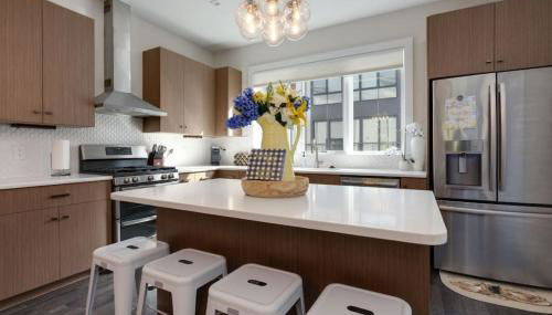 Modern Townhome, Large Game Room with Ping Pong, 10min to Downtown! Sleeps 10! - Foto 5, stove, dishwasher, pet friendly, toaster, minibar