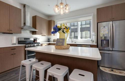 Modern Townhome, Large Game Room with Ping Pong, 10min to Downtown! Sleeps 10! - Foto 5