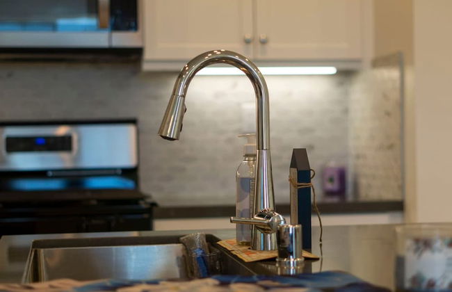 Luxurious Ontario Townhouse Ideal Family Retreat - Photo 42