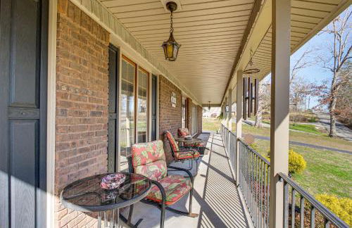 3 Mi to Ruby Falls The Downer House with Yard - Foto 23