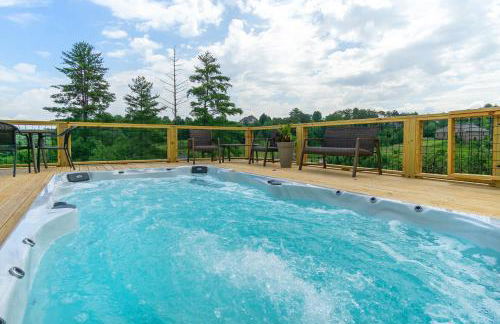 Stunning Modern Retreat! Year-Round Swim Spa | Hot Tub | Movie Room | Firepit - Foto 36