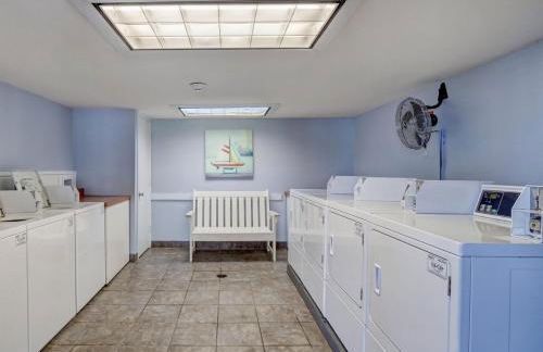 Octopus Garden 1BR, King Bed, Indoor & Outdoor Pool - Foto 31