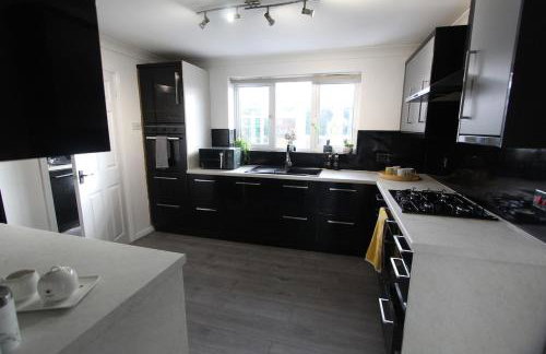 4 Bedroom House Near Manchester Airport, Wythenshawe Hospital and Trafford Centre - Foto 14