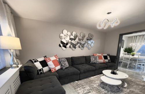 Ultra Modern large 4 bed executive home Durham - Photo 6